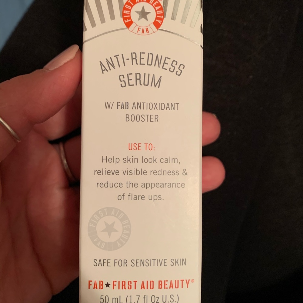 First aid beauty anti-redness serum